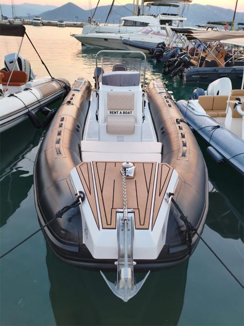 private boat cruises Palairos